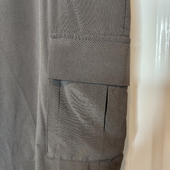 Athleta Sutton Jogger Cargo Pants in Arbor Olive Green Size 8 - Picture 3 of 6